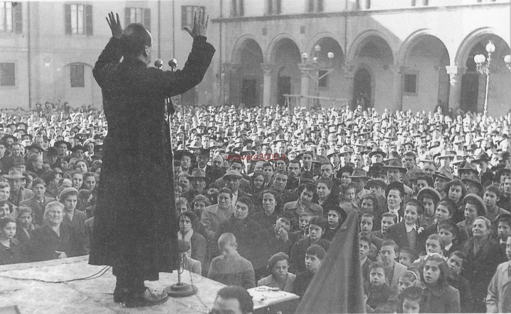 Padre Virginio Rotondi durante una predicazione