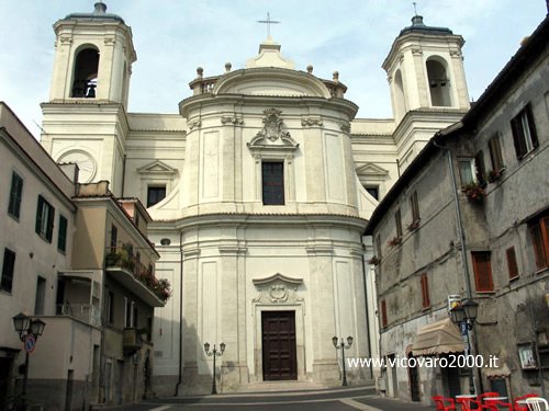 Chiesa di San Pietro - Ingresso principale in Piazza San Pietro