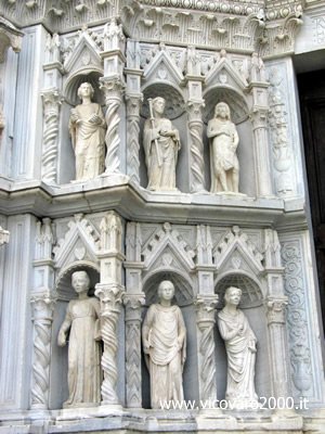 Vicovaro Tempietto San Giacomo -  nicchie con santi lato sinistro