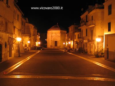 Vicovaro - Piazza San Pietro e Tempietto di San Giacomo - Notturno