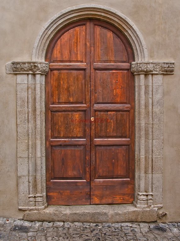 San Sabino a Vicovaro - Particolare del portale (foto Mario Ventura)